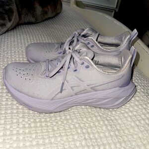 Women’s ASICS novablast 4 running shoes